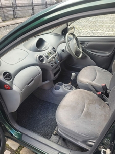 2001 - Toyota Yaris Manual