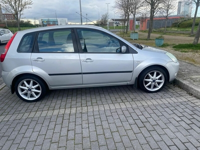 2005 - Ford Fiesta Manual