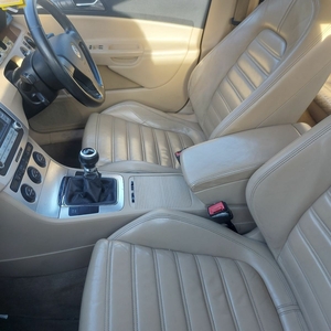 2008 - Volkswagen Passat Manual