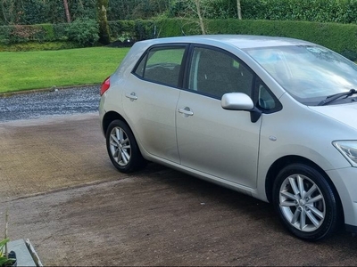 2009 - Toyota Auris ---