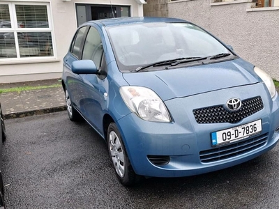 2009 - Toyota Yaris Manual