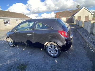 2009 - Vauxhall Corsa ---