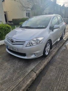 2010 - Toyota Auris ---