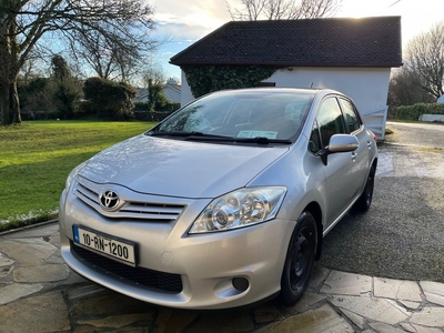 2010 - Toyota Auris Manual