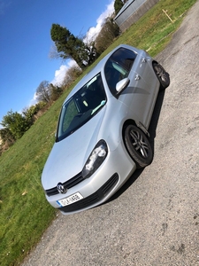 2010 - Volkswagen Golf ---