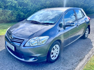 2012 - Toyota Auris Manual