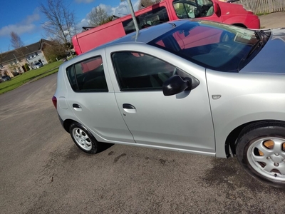 2013 - Dacia Sandero Manual