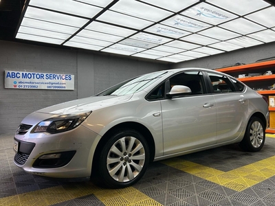 2013 - Opel Astra Manual