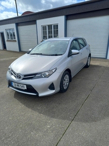 2013 - Toyota Auris Manual