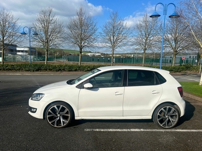 2014 - Volkswagen Polo Manual