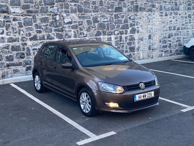 2014 - Volkswagen Polo Manual