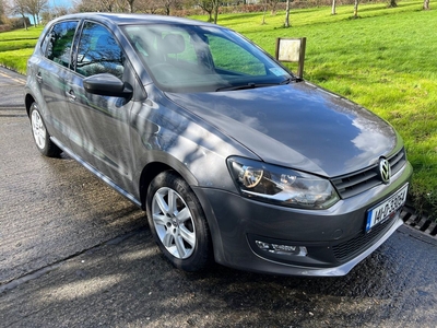 2014 - Volkswagen Polo Manual