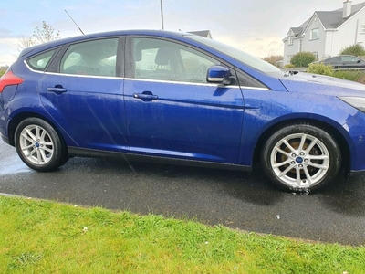 2016 - Ford Focus Manual