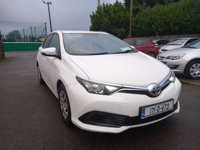 2017 - Toyota Auris Manual