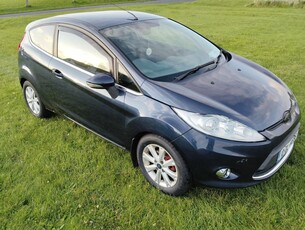 2010 - Ford Fiesta ---