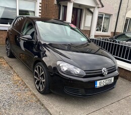 2010 - Volkswagen Golf ---