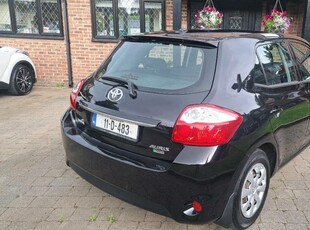 2011 - Toyota Auris Manual