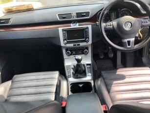 2011 - Volkswagen Passat Manual