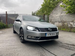 2011 - Volkswagen Passat Manual