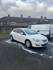 2012 - Vauxhall Astra ---