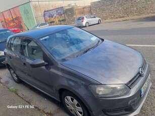 2013 - Volkswagen Polo Manual