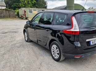 2014 - Renault Grand Scenic Manual