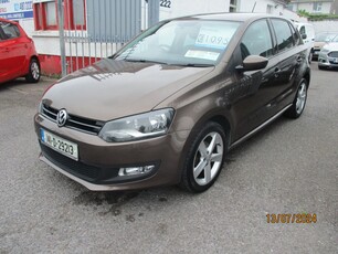 2014 - Volkswagen Polo Manual