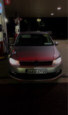 2014 - Volkswagen Polo Manual