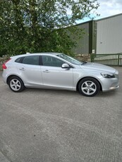 2014 - Volvo V40 Manual