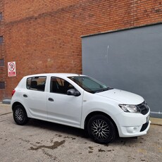 2015 - Dacia Sandero Manual