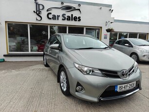 2015 - Toyota Auris Manual