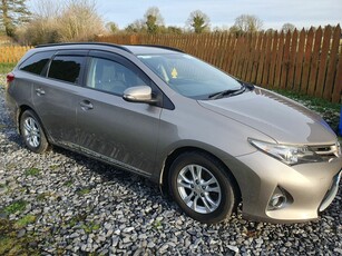 2015 - Toyota Auris Manual