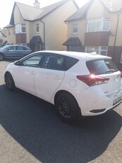 2016 - Toyota Auris Manual