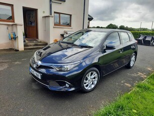 2016 - Toyota Auris Manual