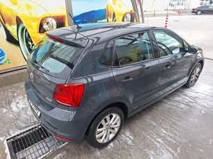 2016 - Volkswagen Polo Manual