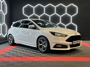 2017 - Ford Focus Manual