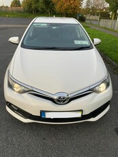 2017 - Toyota Auris Manual