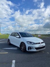 2017 - Volkswagen Golf Manual