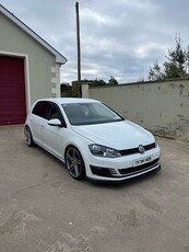 2017 - Volkswagen Golf Manual