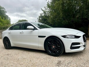 2020 - Jaguar XE Automatic