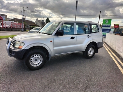 2000 - Mitsubishi Pajero ---