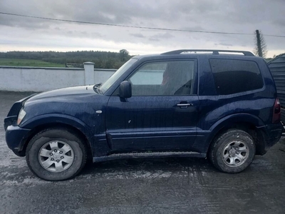 2005 - Mitsubishi Pajero Manual