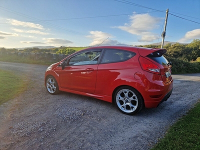 2010 - Ford Fiesta Manual