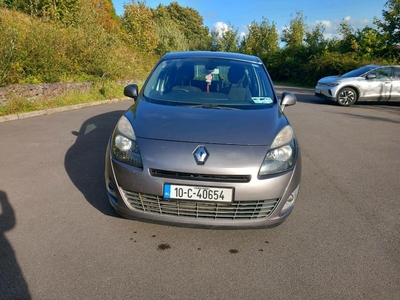 2010 - Renault Grand Scenic ---