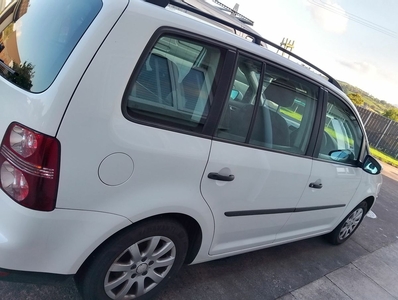 2010 - Volkswagen Touran Manual