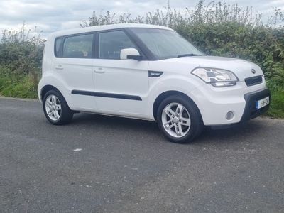 2011 - Kia Soul Manual