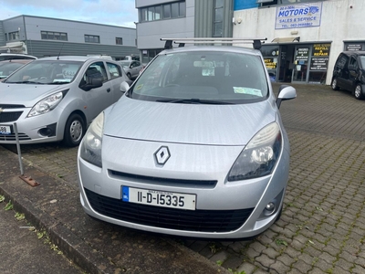 2011 - Renault Grand Scenic Manual