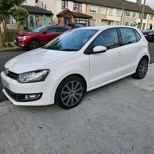 2013 - Volkswagen Polo Manual