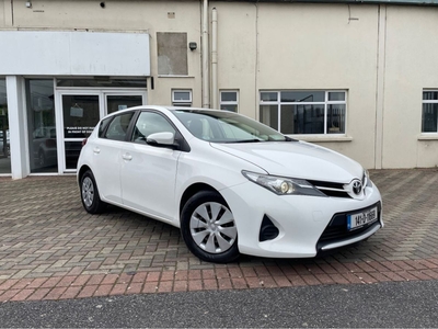 2014 - Toyota Auris Manual