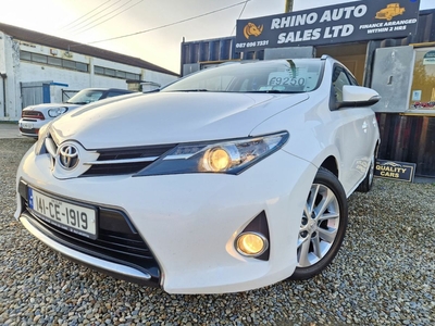 2014 - Toyota Auris Manual